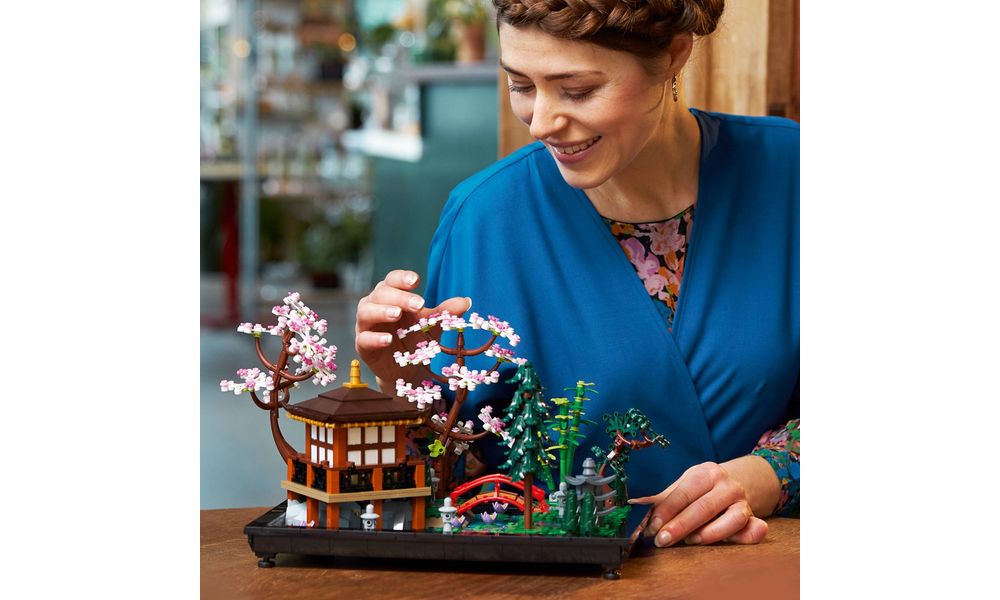 Jardim Tranquilo 10315 LEGO® Icons | Loja oficial LEGO® BR